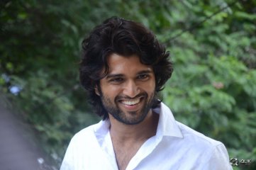 Vijay Deverakonda Interview About Pelli Choopulu Movie